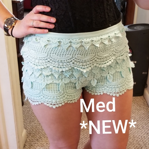 Guess Pants - Lace Shorts